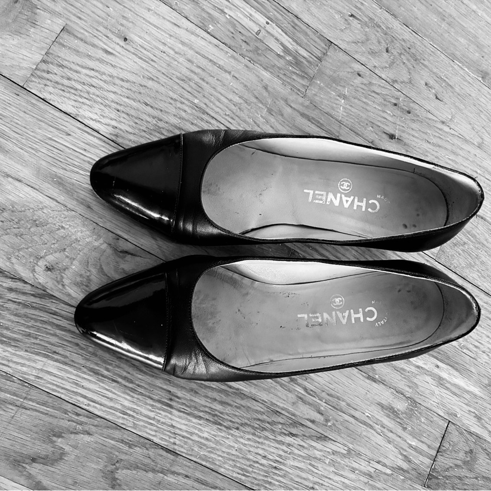 CHANEL Black Leather and Patent Toe Classic Pumps - Picture 6 of 9